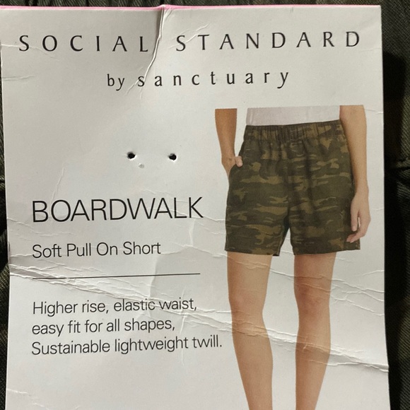 Camouflage shorts. Social Standard by Sanctuary. Small - Picture 2 of 3